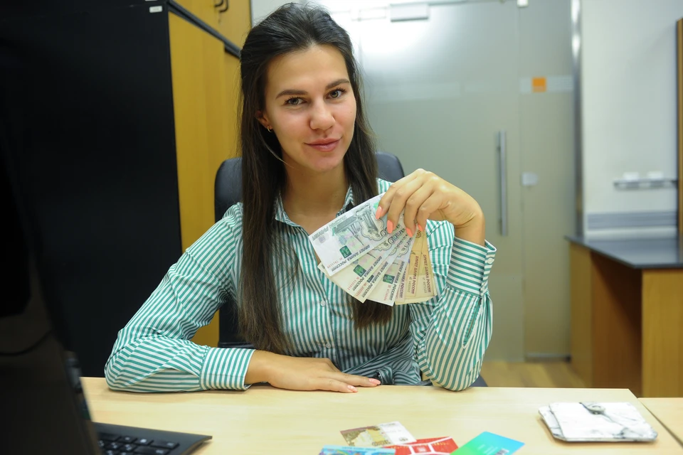 Чиновникам Ленинградской области с 1 сентября подняли зарплаты на 4%