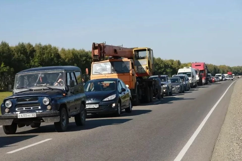 Водители простояли в пробке больше 1,5 часов