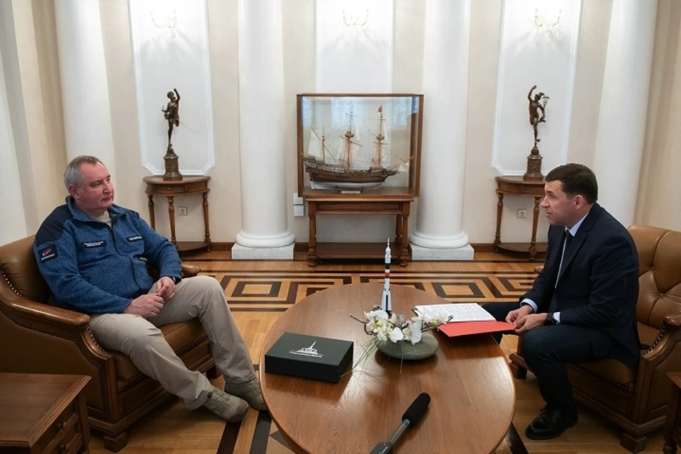 С Евгением Куйвашевым Дмитрий Рагозин обсудил перспективы внедрения проектов свердловских машиностроителей Фото: информационный портал Свердловской области