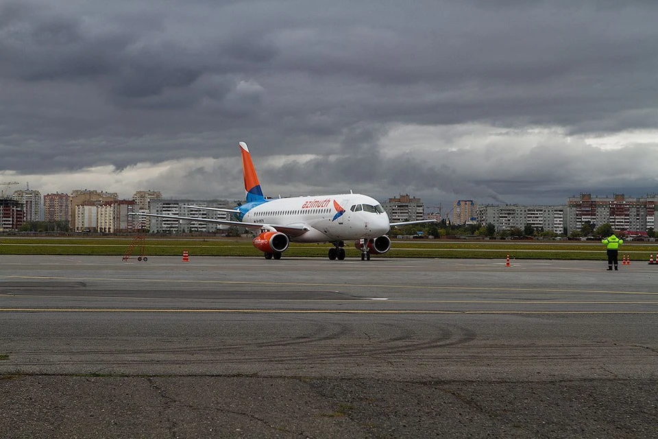 Прямой самолет омск. Саратов Омск самолет. Самолёты летают Москва-Хмельницкий июнь 2022 или нет?. Рейс ин 4654. К осени 2022 года Омский аэропорт может остаться без самолетов.