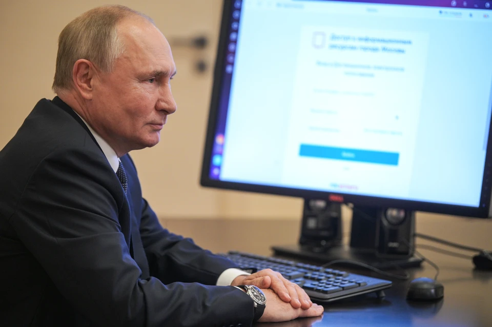 Президент РФ Путин принял участие в голосовании на выборах депутатов Госдумы РФ. Фото: Алексей Дружинин/пресс-служба президента