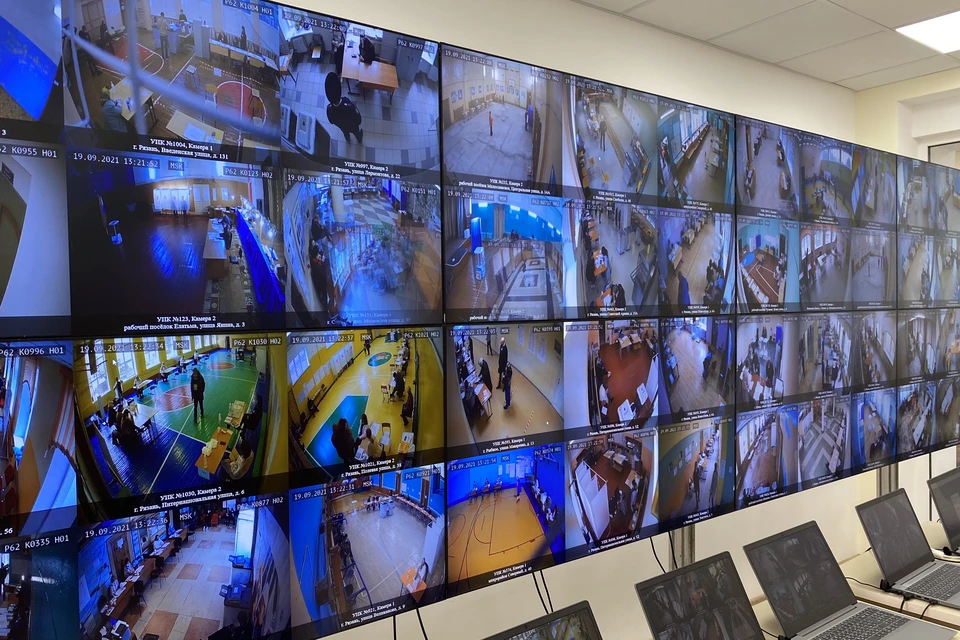 В Центр наблюдения поступает видео с камер, расположенных на участках области.