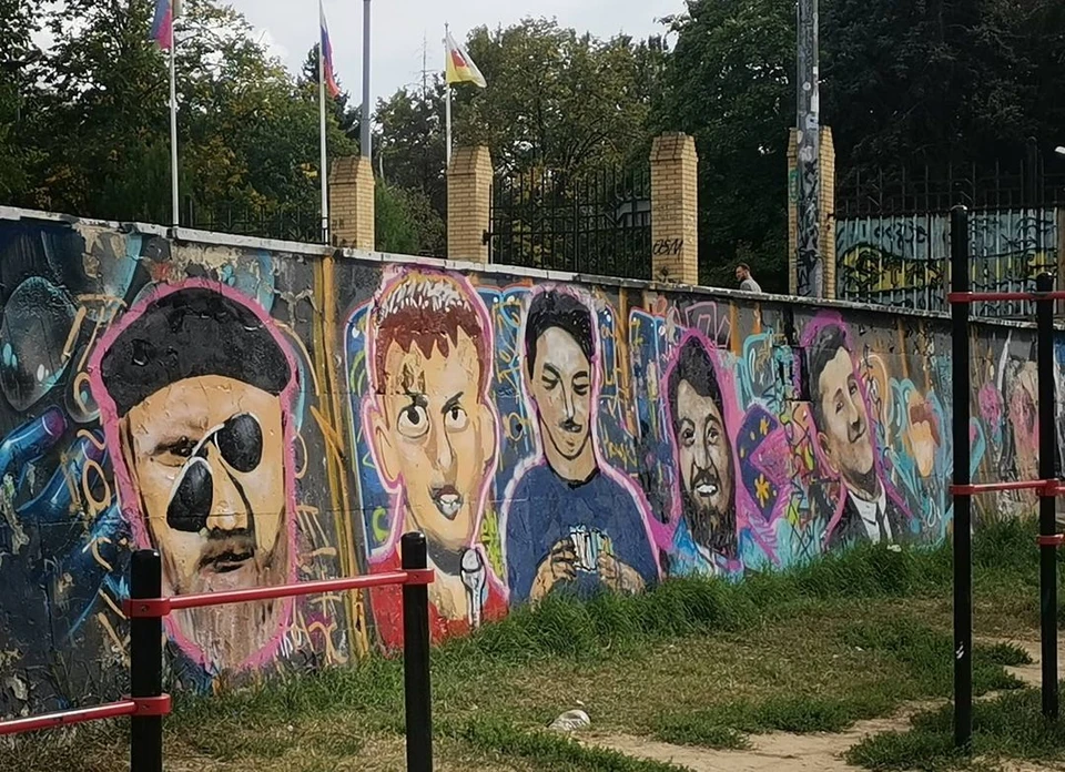 Работа начинающих художников. Фото: https://instagram.com/stenaclub