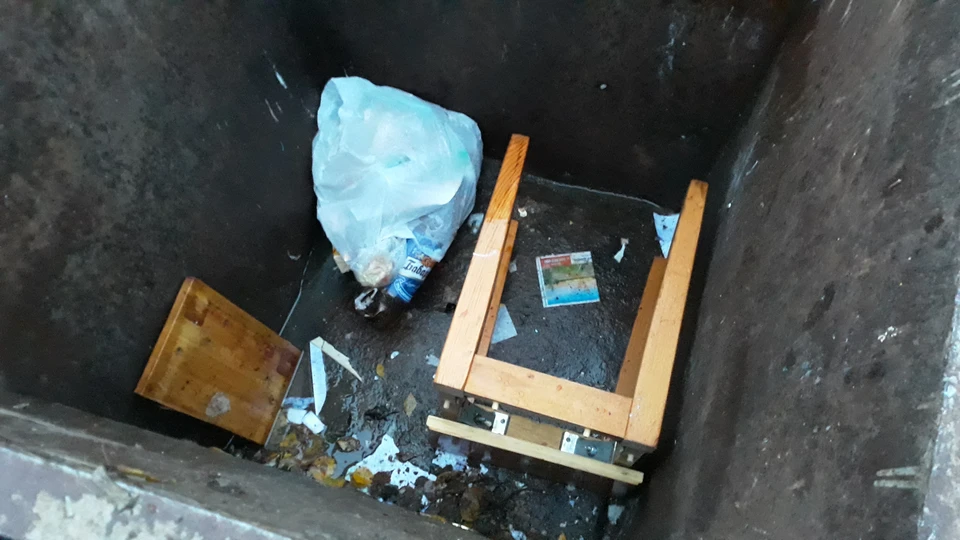 Табурет, которым ухтинец нанёс первый удар, он выкинул в мусорный контейнер рядом с домом.