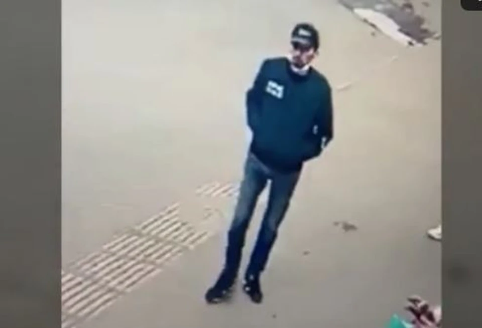В Омске разыскивают мужчину, ограбившего офис микрозаймов.