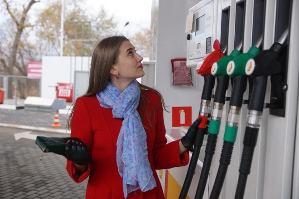 В целом же цены на бензин, по данным Росстата, начали снижаться с приходом осени.