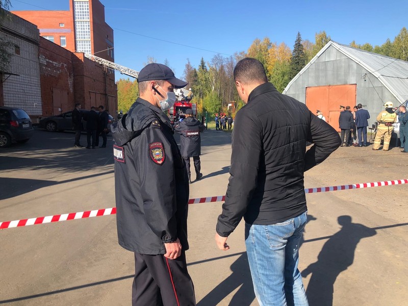 Вертолет совершил аварийную посадку около 13:00
