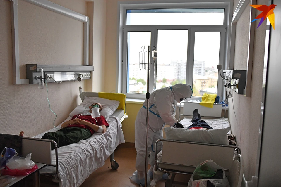Специалисты кафедр инфекционных болезней медуниверситетов и БелМАПО выезжают в больницы по всей Беларуси и оказывают практическую и методическую помощь врачам на местах.
