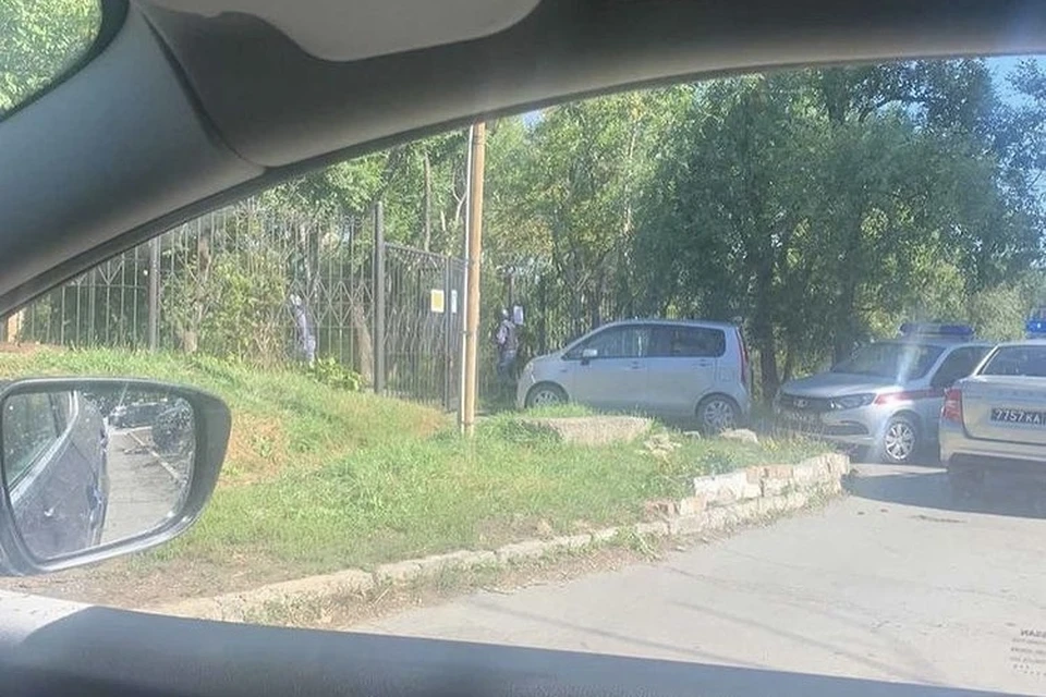 На месте работали оперативники