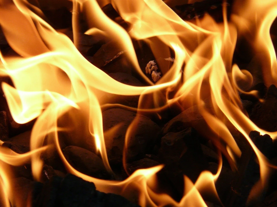 Пожар произошел на улице Вадима Сивкова. Фото: Pixabay