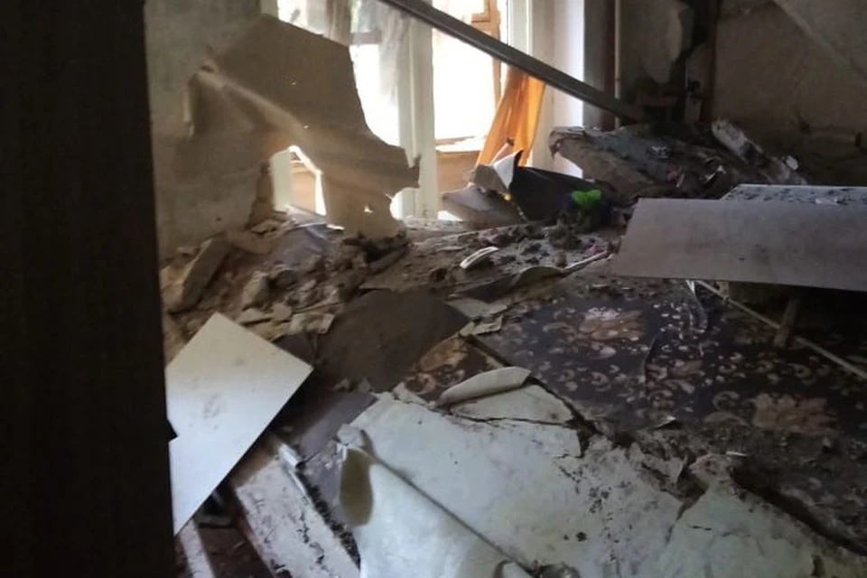 После взрыва в жилом доме. Дом с балками после взрыва газа в Москве. Взрыв газа линейная 39 Новосибирск фото квартир внутри дома.