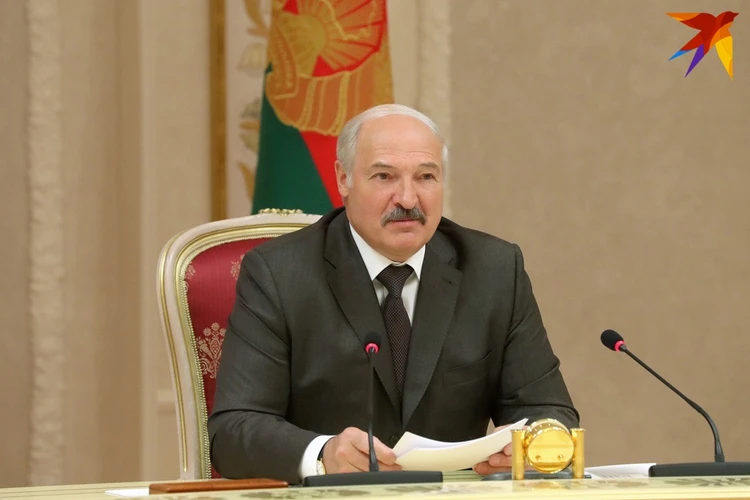 Экс-президент будет пожизненно в ВНС, смертная казнь под вопросом, а референдум – не позже февраля 2022: что известно о новой Конституции Беларуси