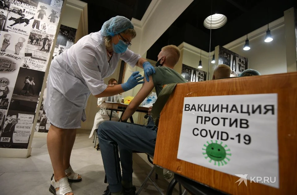 В Свердловской области продолжается вакцинация от COVID-19.