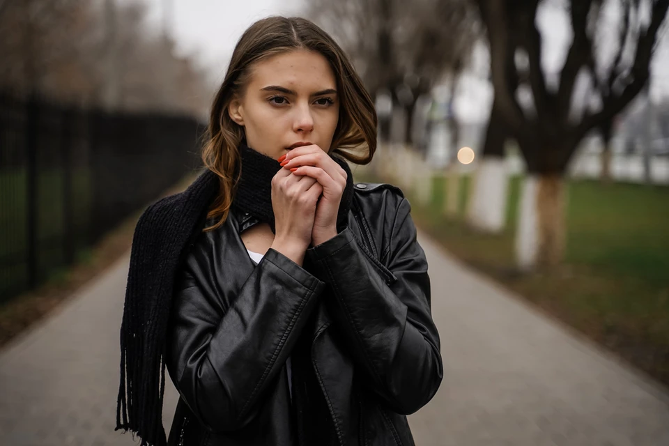 Теперь для прогулок по улице нужно надевать более теплые вещи