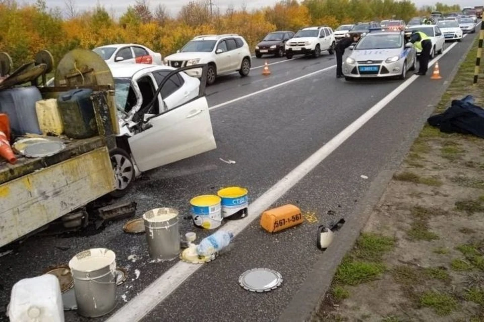 Три пассажира получили травмы, один скончался на месте аварии. Фото: Госавтоинспекция Казани