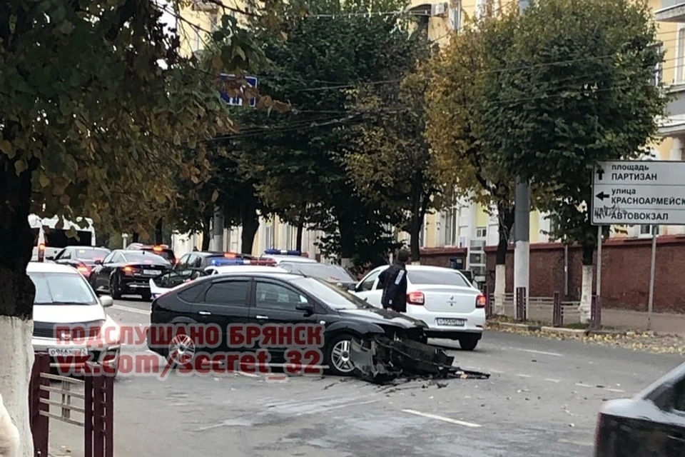 Ленина 3 брянск. Аварии Брянск проспект Ленина. Брянск проспект Ленина 2008 год. Проспект Ленина 12 Брянск банкротство граждан.