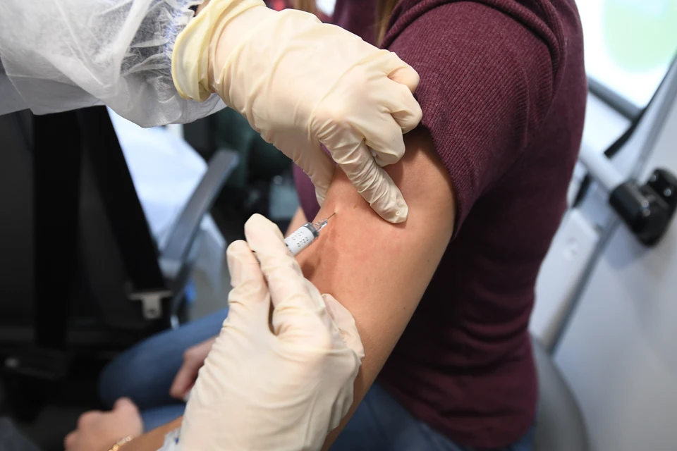 Более 20 тысяч жителей Кузбасса поставили повторную прививку от коронавируса.