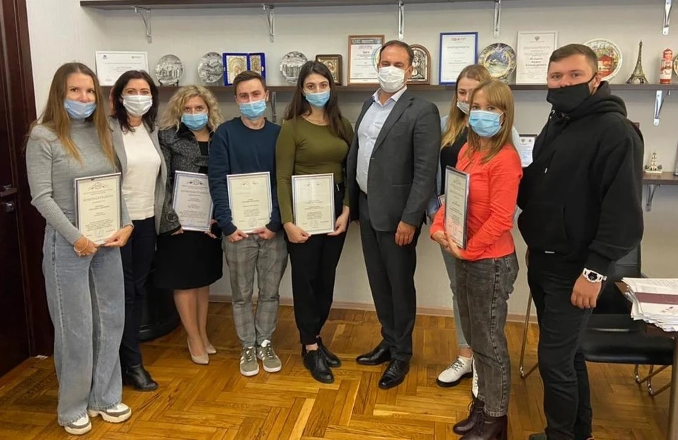 В Крыму торжественно вручили Почетные грамоты лучшим блогерам и журналистам. Фото: пресс-служба Минкурортов РК