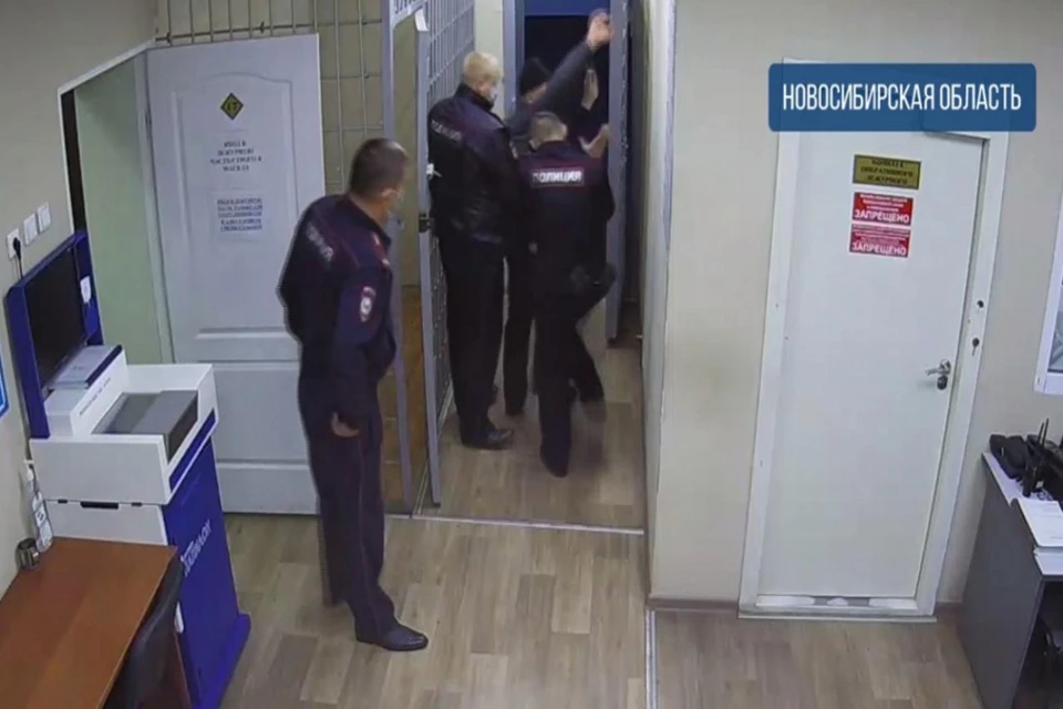 Дебошир дважды напала на полицейских. Фото: пресс-служба УТ МВД России по СФО