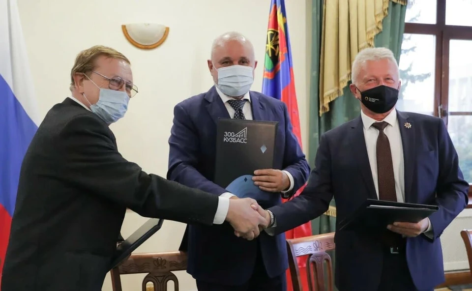 Власти Кузбасса подписали новое соглашение для повышения качества жизни работников. Фото: АПК.