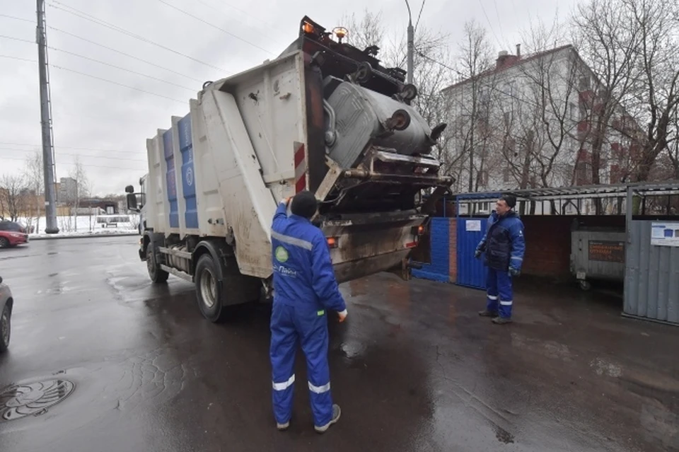 Жители города недовольны вывозом мусора.