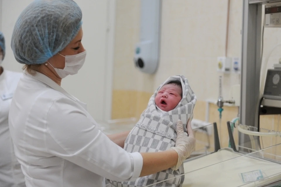 Медиков обвиняют в продаже 24 детей, один из которых скончался