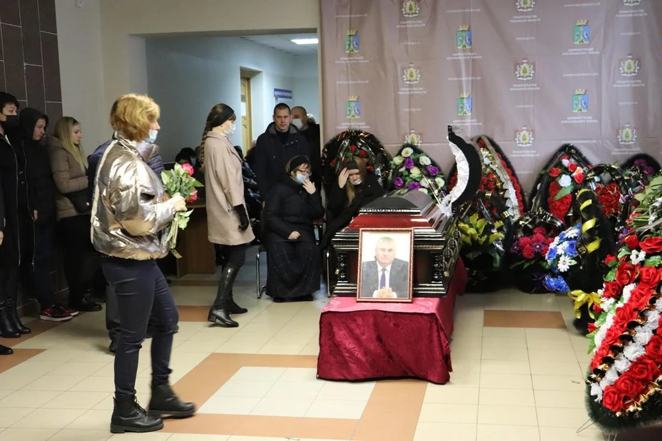 Появились фотографии с похорон главы Клепиковского района Николая Крейтина.