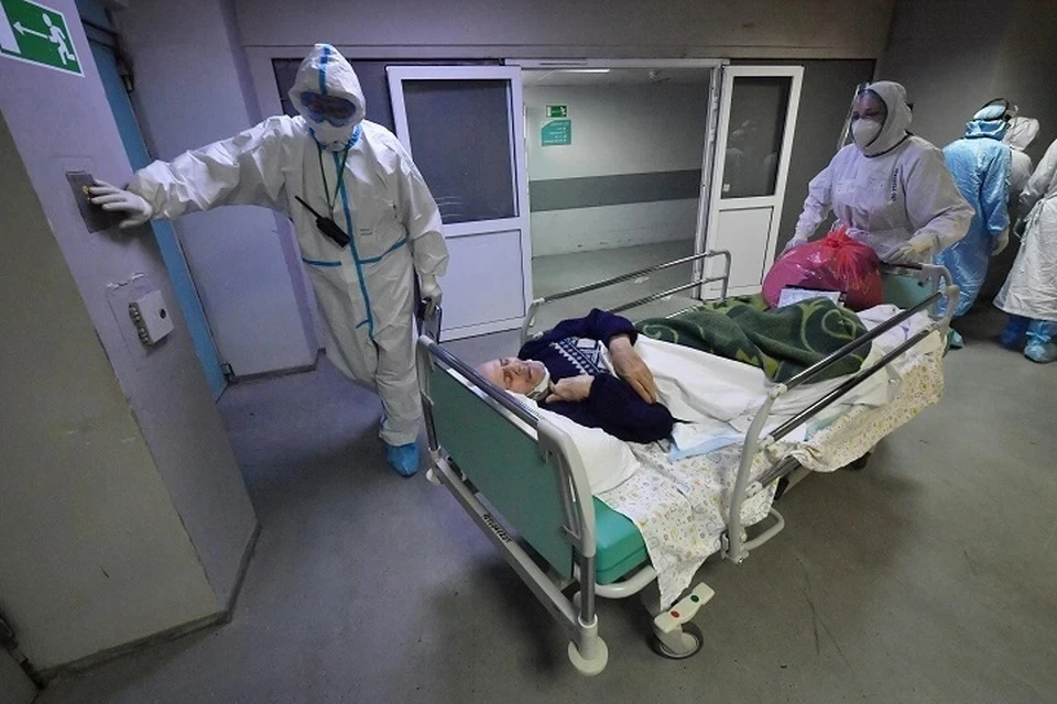 В России за сутки от коронавируса умерли 1 075 человек – максимум с начала пандемии