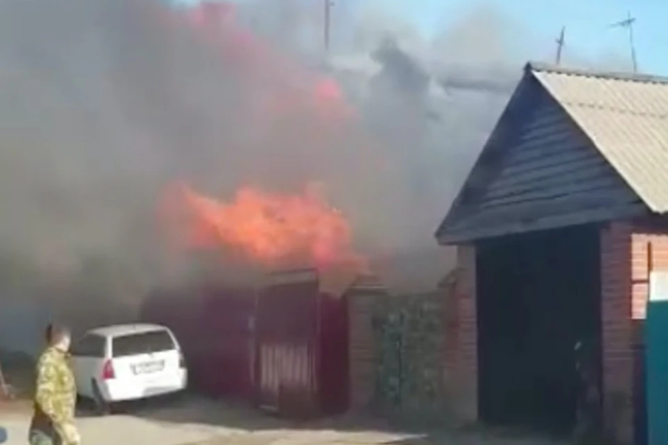 Огонь полностью захватил территорию. Фото: стоп-кадр с видео