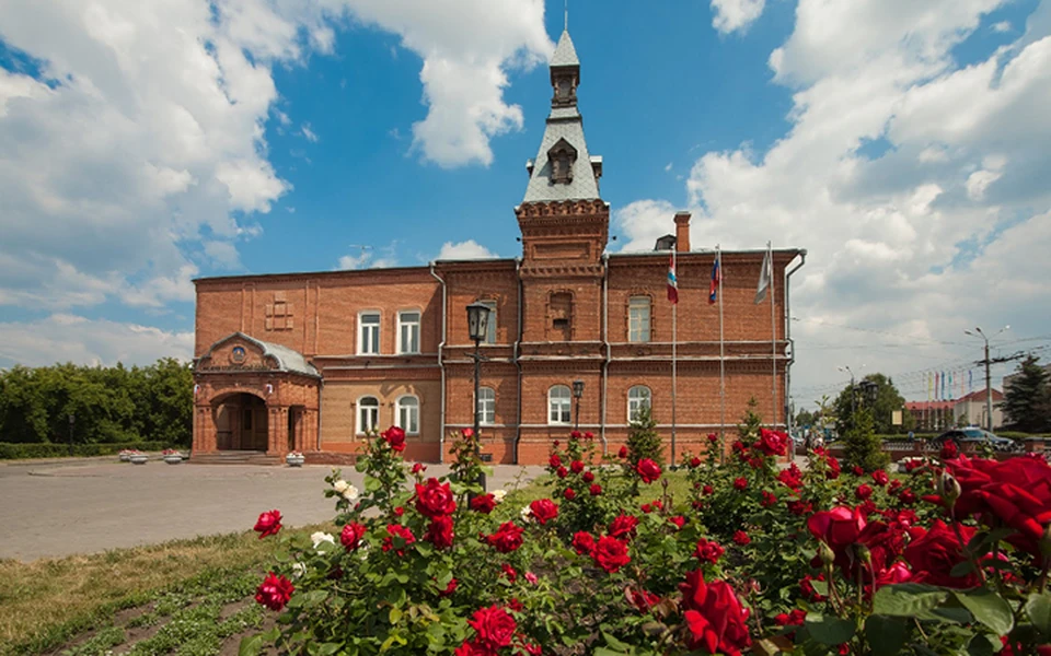 Комиссия по выборам мэра продолжает принимать документы у кандидатов. Фото: Евгений КРЮЧКОВ