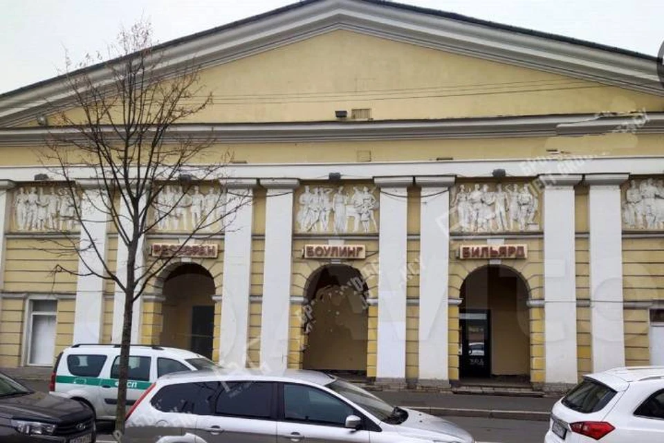 Здание бывшего кинотеатра выставили на продажу в Петербурге / Фото: Авито
