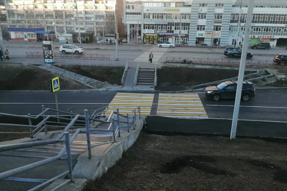 Двойной пешеходный переход появился в микрорайоне Солнечный в Иркутске. Фото: Елена Соколова