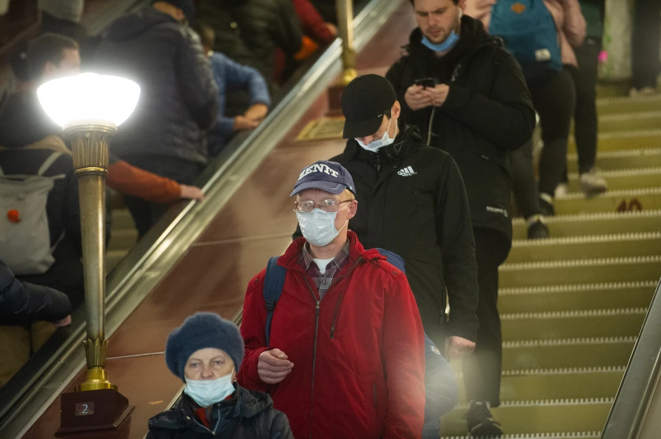 Пассажиропоток в метро Петербурга так и не вернулся к "доковидному" уровню.