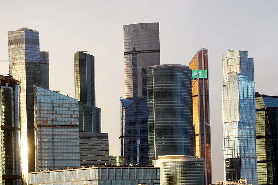 По мнению журналистов, в высотках Москвы-Сити снимают офисы «около пятидесяти» фирм, которые с 2018 года вовлечены в грязные операции с криптовалютами