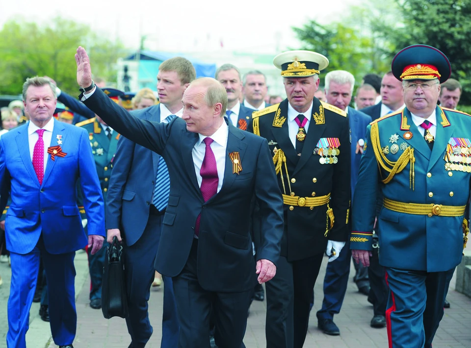 9 мая 2014 года Владимир Путин в Севастополе принял участие в военном параде
