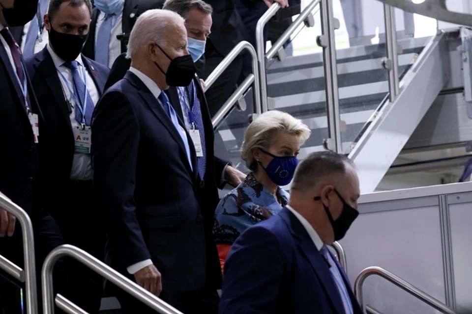Один из сопровождавших президента США Джо Байдена в Европе помощников заразился коронавирусом