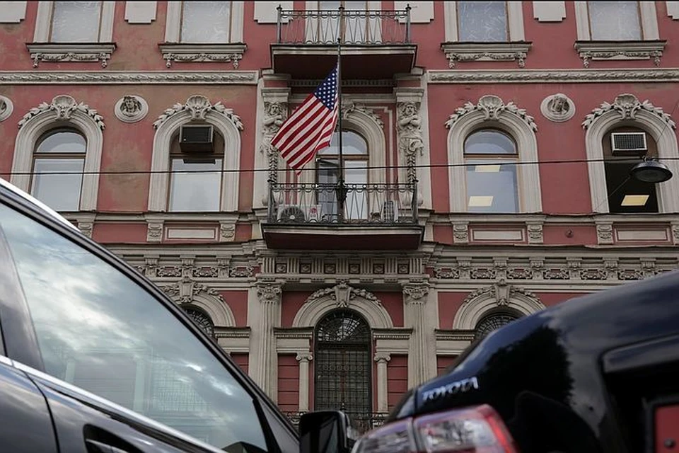 Посольство США в Москве прекратило выдавать россиянам визы