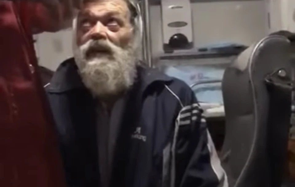 Мужчина получил сильную черепно-мозговую травму. Фото: стоп-кадр из видео