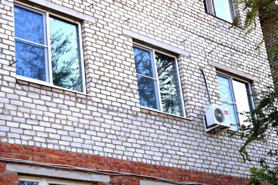 Также за счёт бюджета Астраханской области в Зеленгинской врачебной амбулатории были установлены 12 оконных блоков