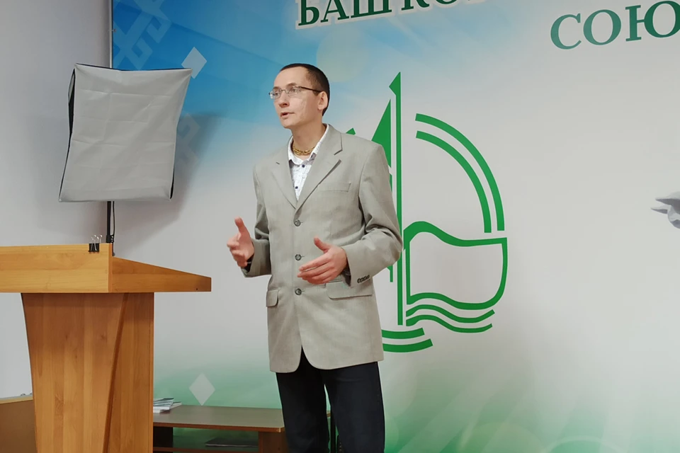 В число приглашенных экспертов всероссийского литературного фестиваля «КоРифеи» вошел поэт, руководитель Мурманского отделения Союза писателей России Илья Виноградов. Фото: Личный архив