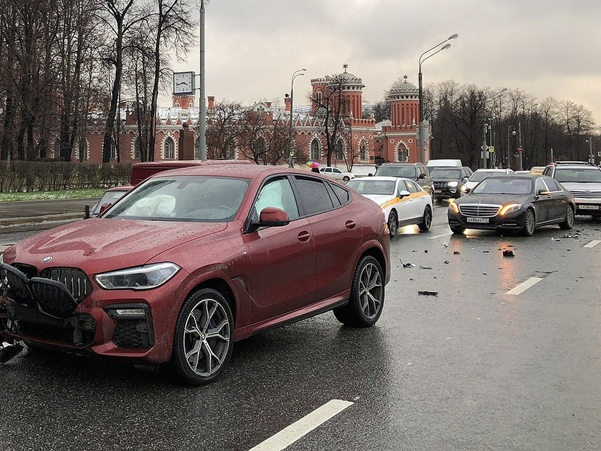 В аварии, в которую попала машина миллиардера Рыбакова, разбилась китайская  ваза за 50 тысяч долларов - KP.RU