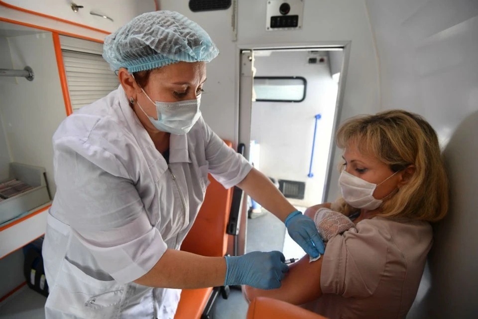 Почти 624,5 тысяч жителей Иркутской области полностью вакцинировались от коронавируса