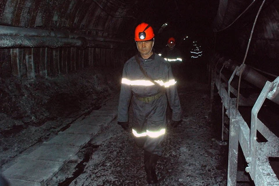 285 горняков эвакуируют из кузбасской шахты из-за задымления