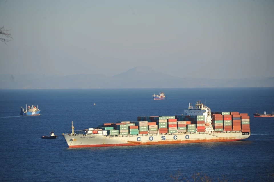Для вывоза скопившихся контейнеров дополнительно привлекли восемь контейнеровозов
