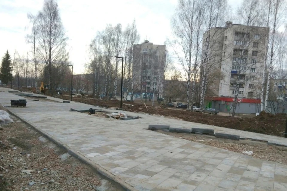 Заканчивать работы в сквере будет другая подрядная организация. Фото: vk.com/mo_kirovochepetsk