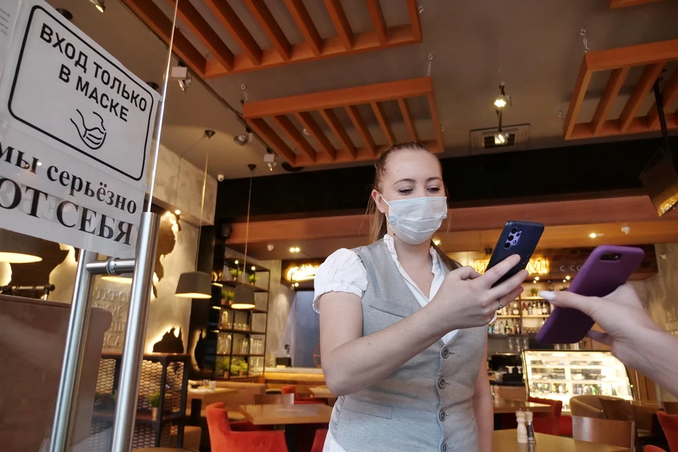 Система QR-кодов лишила воронежские рестораны части посетителей.