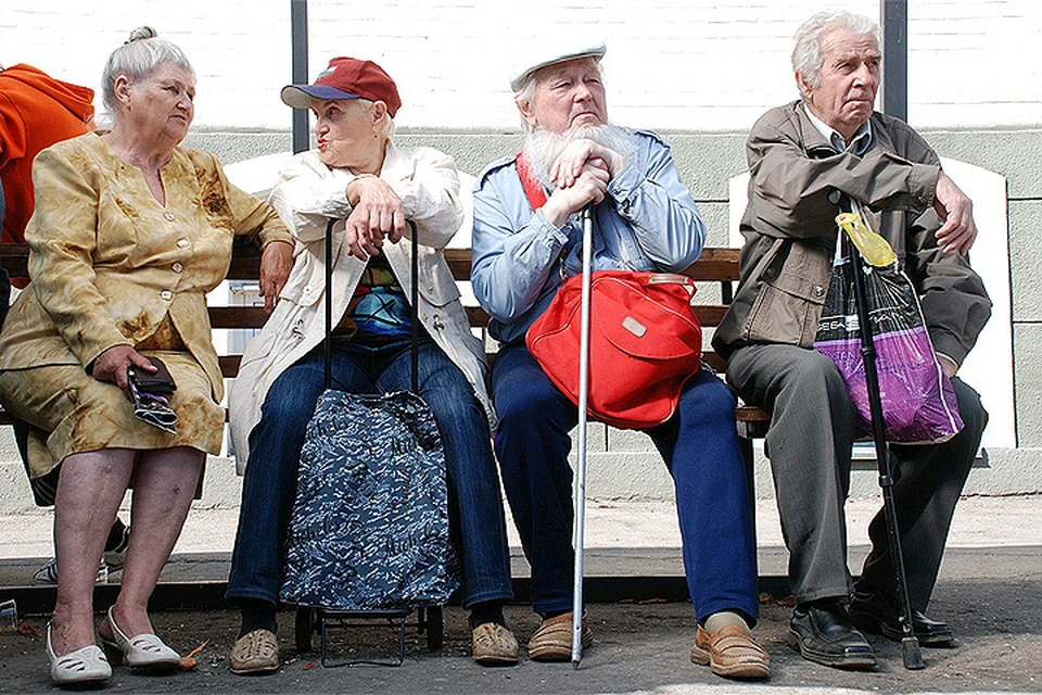 Пенсионеры, как правило, не скрывают друг от друга сколько получают от государства. Фото: kp.ru