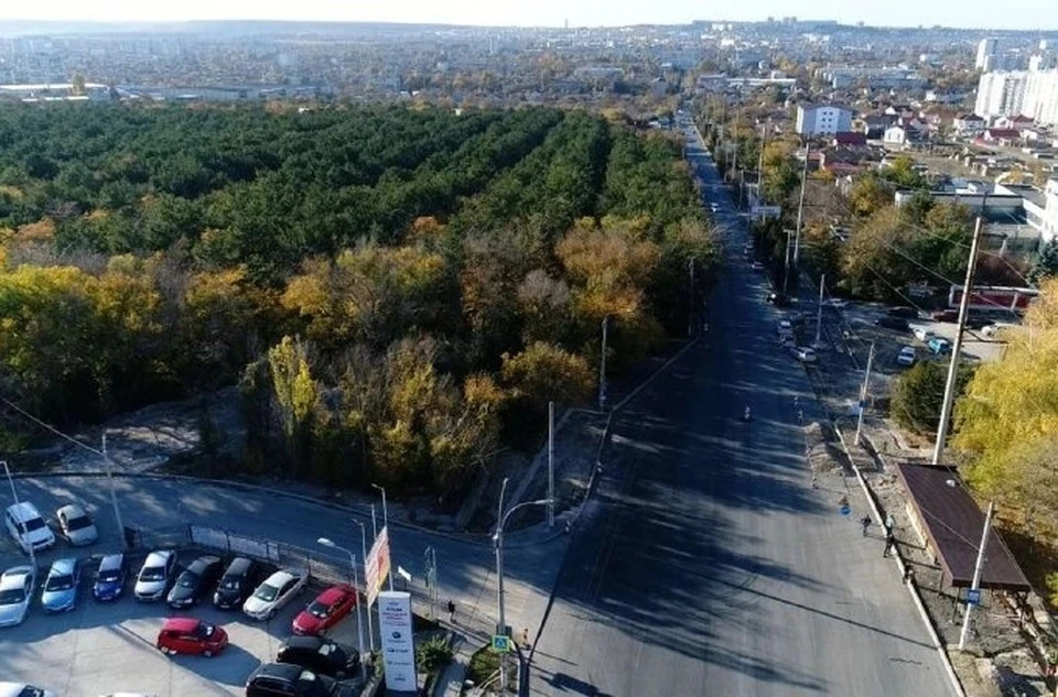 Город продолжают очищать от нелегальных объектов, портящих облик улиц. Фото: пресс-служба администрации Симферополя