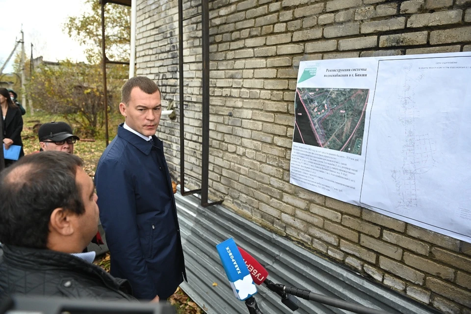 Осенью 2021 года Михаил Дегтярев лично приезжал в Бикин. Фото: правительство Хабаровского края