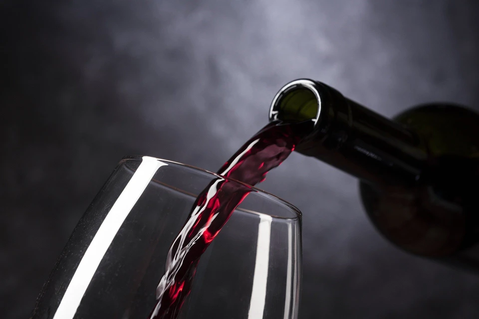 Какие осложнения грозят, если пить алкоголь при ковиде. Фото: pixabay.com